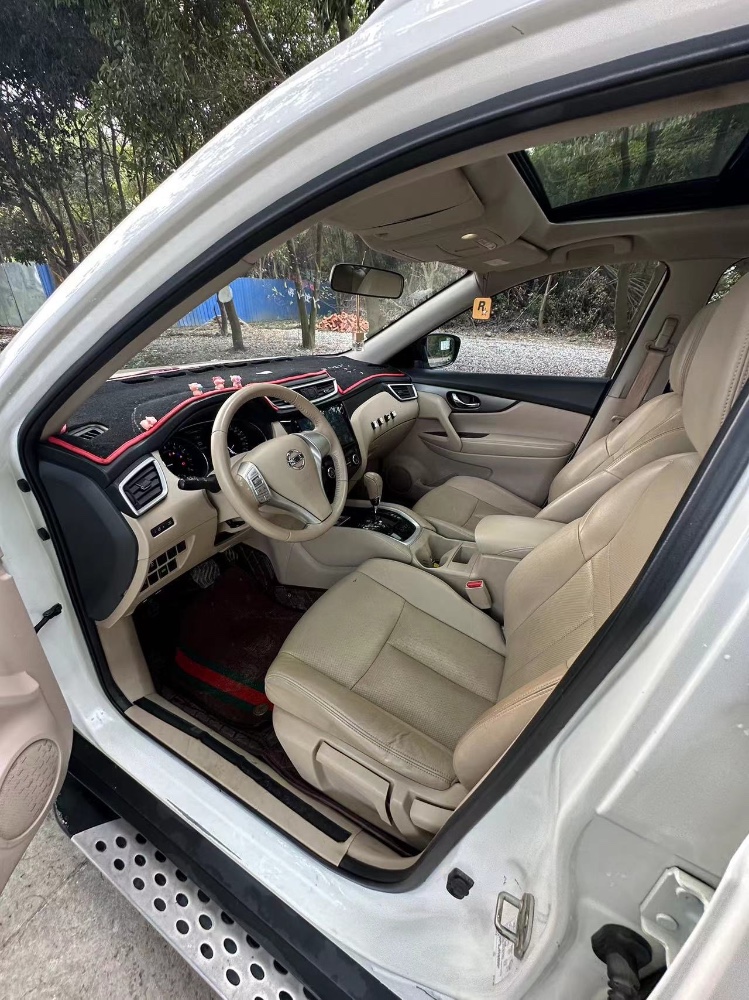 成都15年日产奇骏7