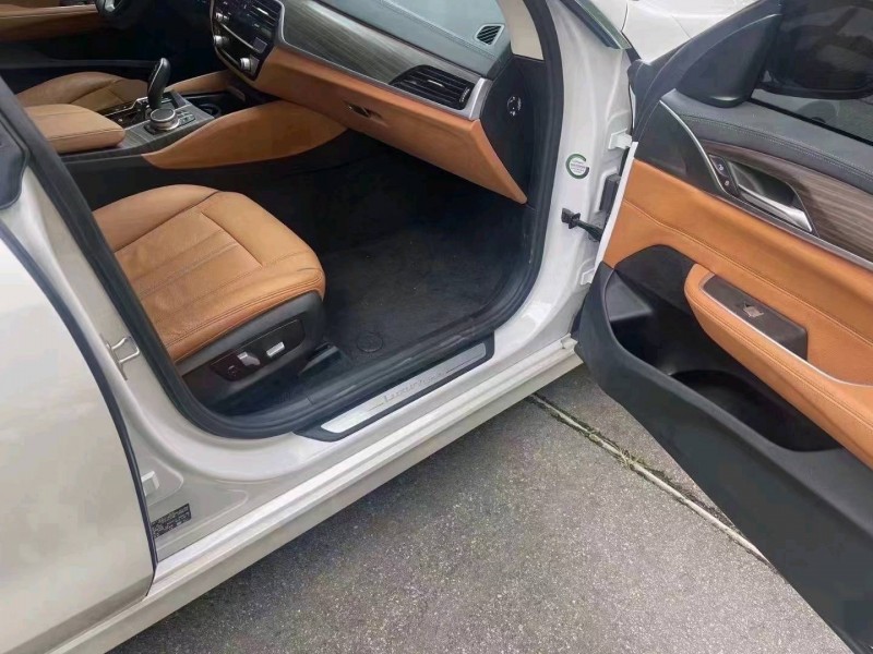 成都21年宝马6系8