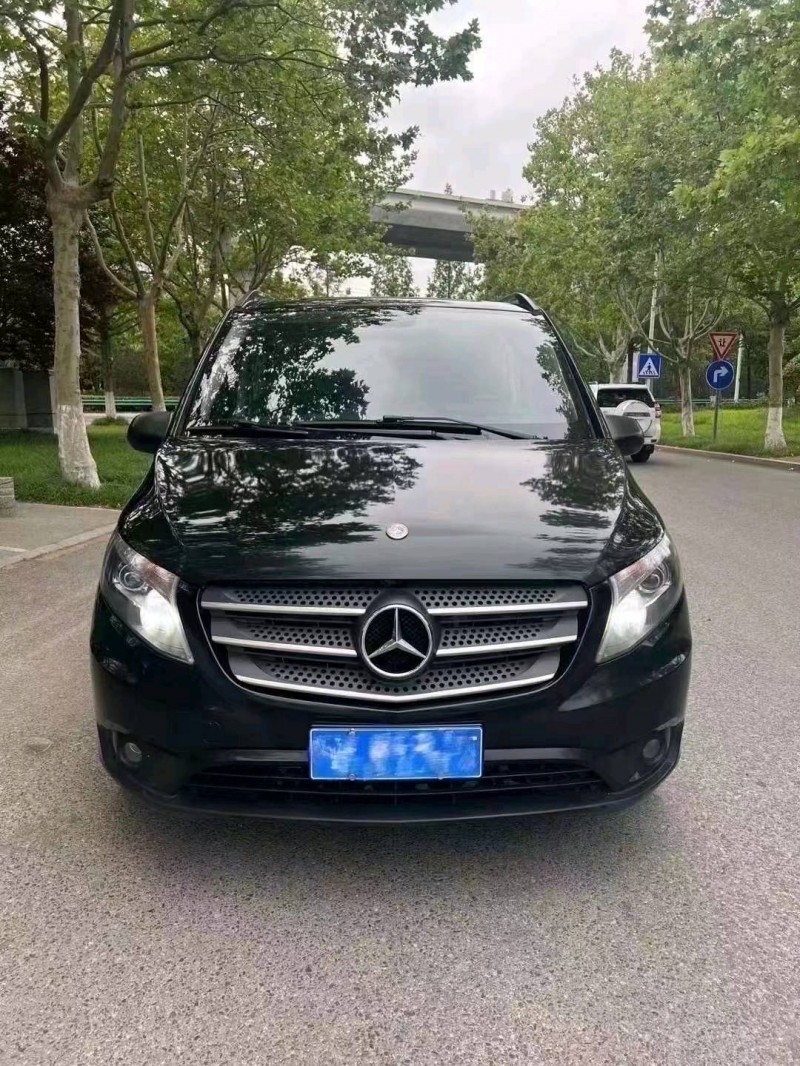 济南18年奔驰威霆1