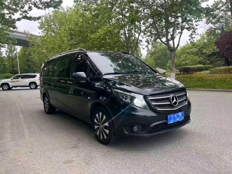 济南18年奔驰威霆2