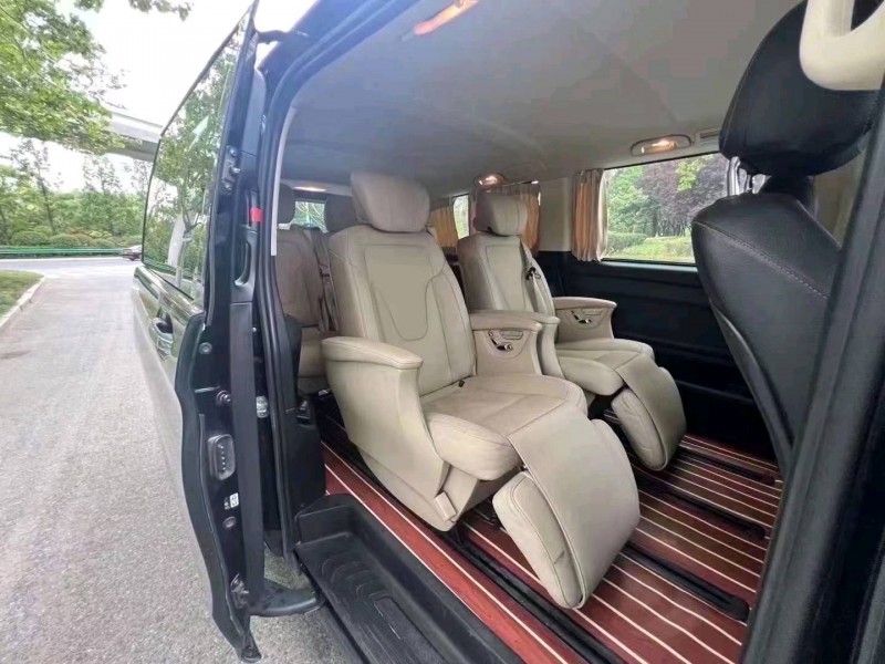 济南18年奔驰威霆3