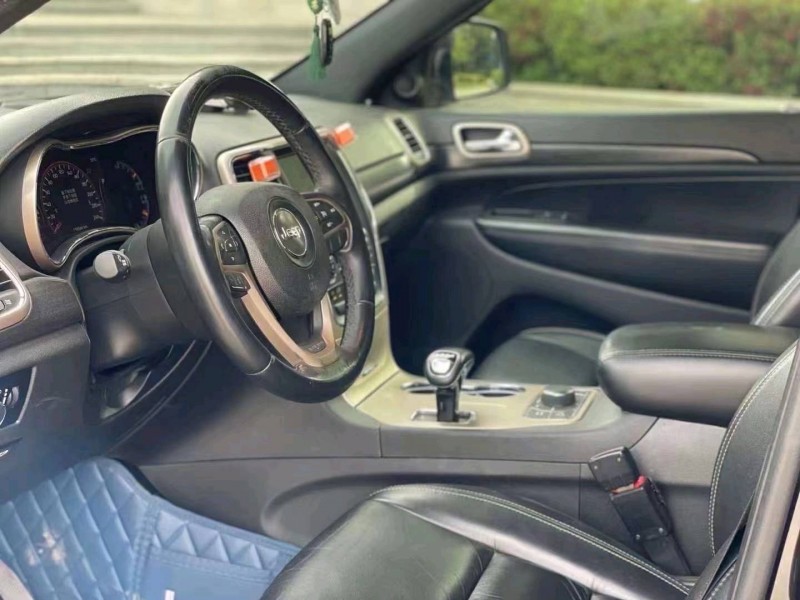 淄博15年Jeep大切诺基7