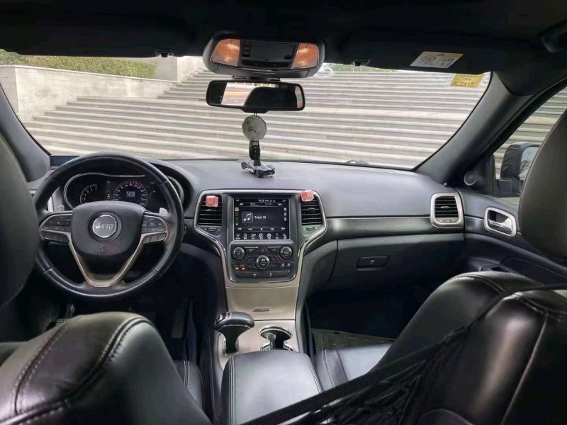 淄博15年Jeep大切诺基8