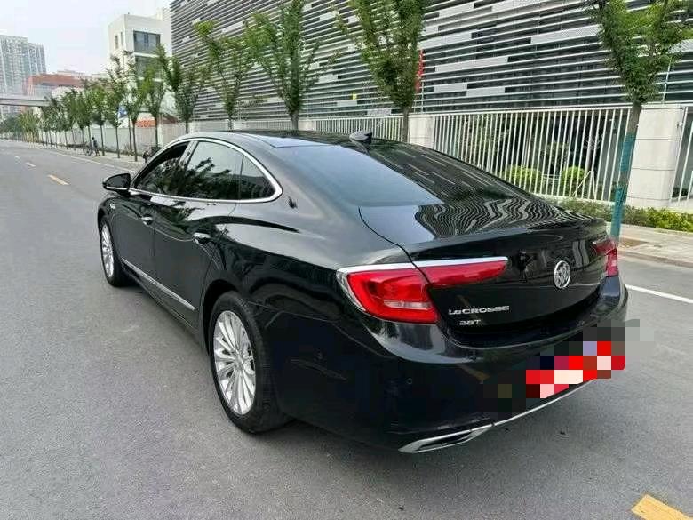 济宁18年别克君越8