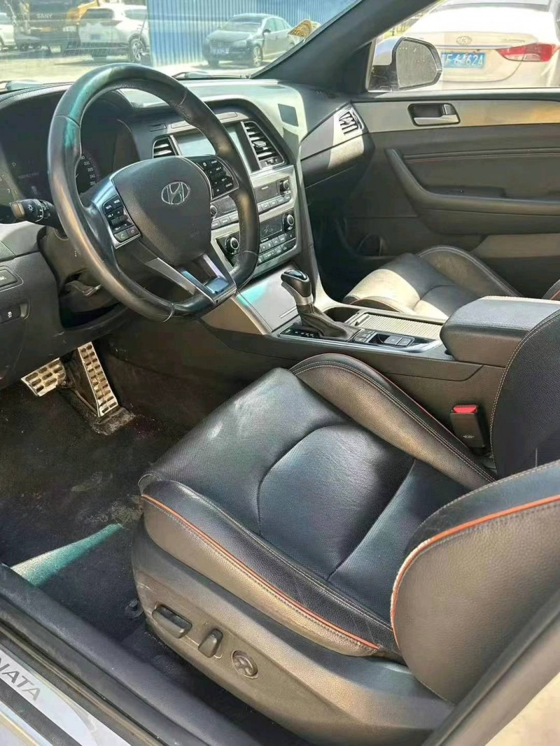 保定16年现代索纳塔九8