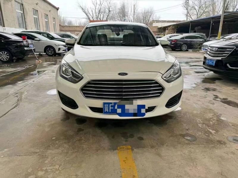 保定18年福特福睿斯1