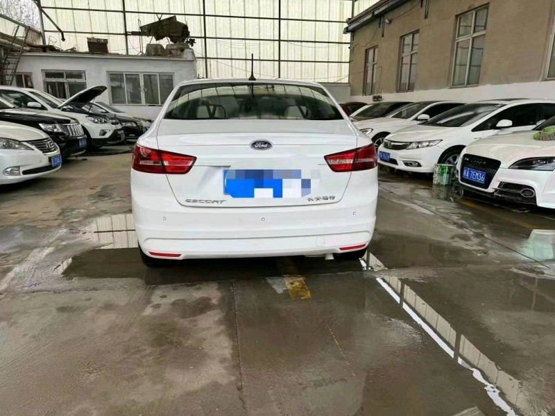 保定18年福特福睿斯8