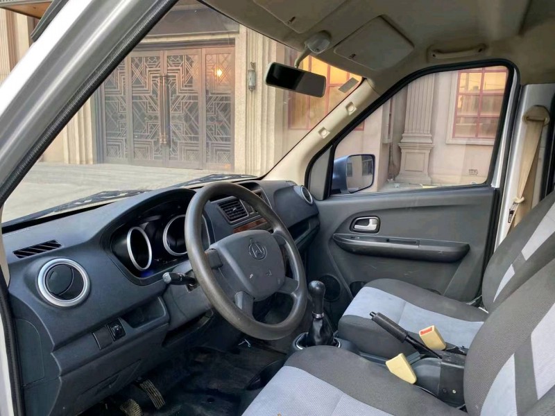 保定20年长安汽车睿行5