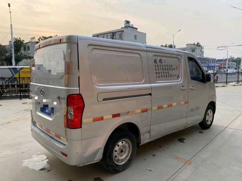 保定20年长安汽车睿行7