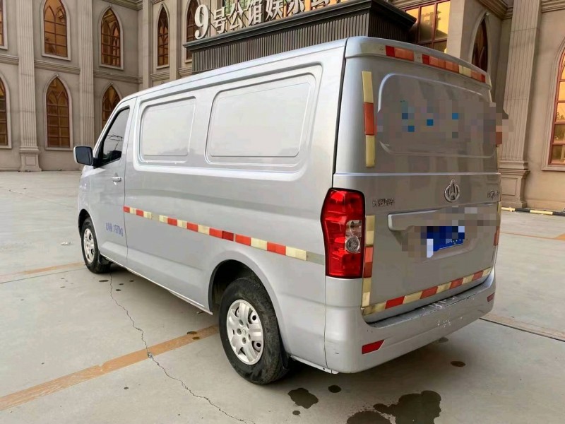 保定20年长安汽车睿行8