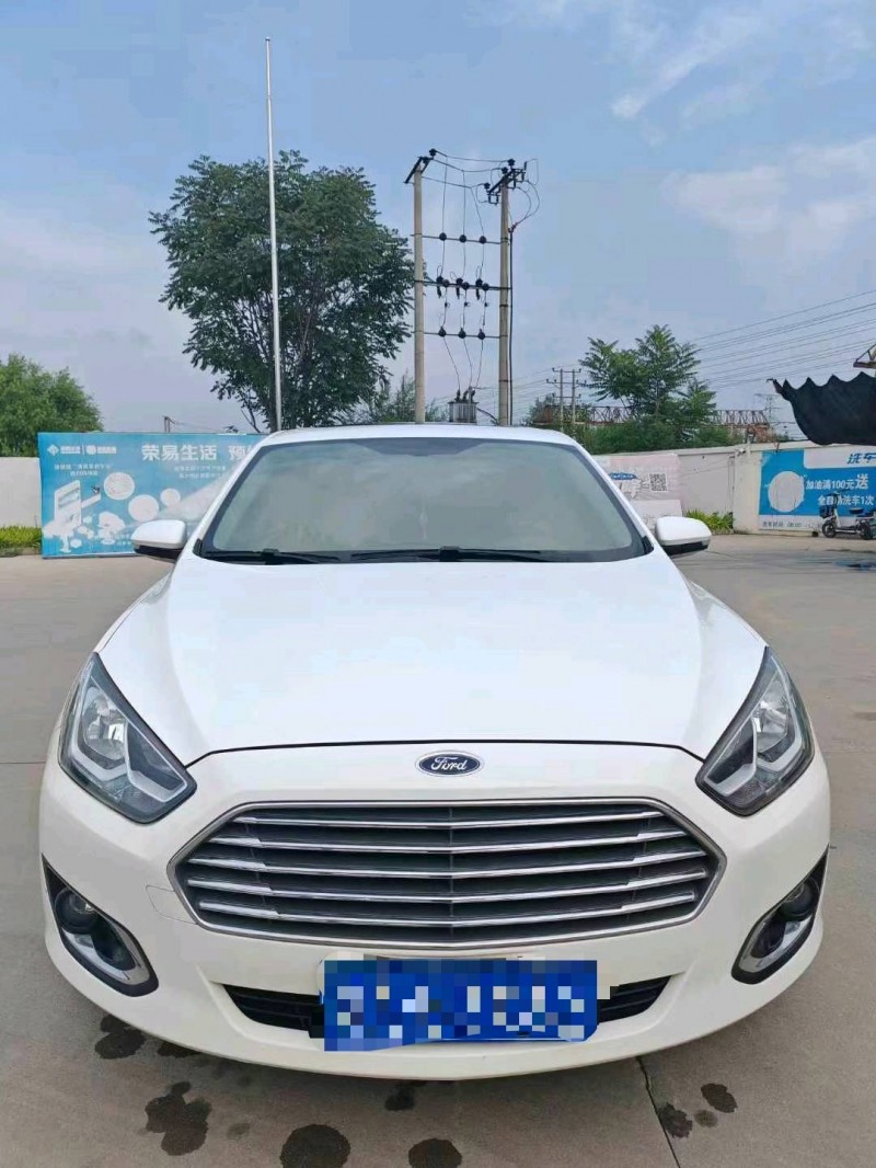 保定16年福特福睿斯1