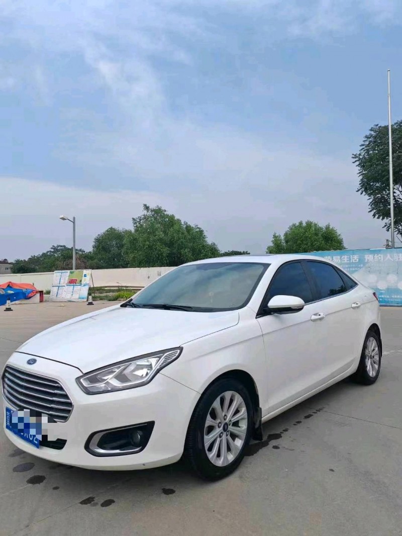 保定16年福特福睿斯3