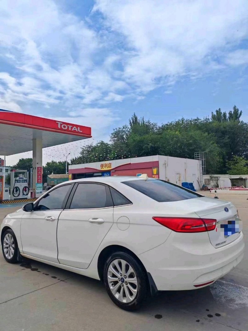 保定16年福特福睿斯4