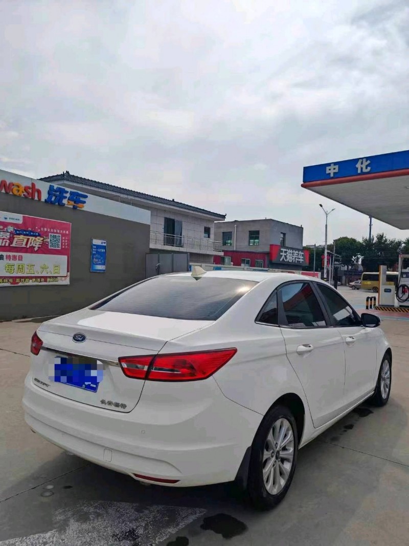 保定16年福特福睿斯5