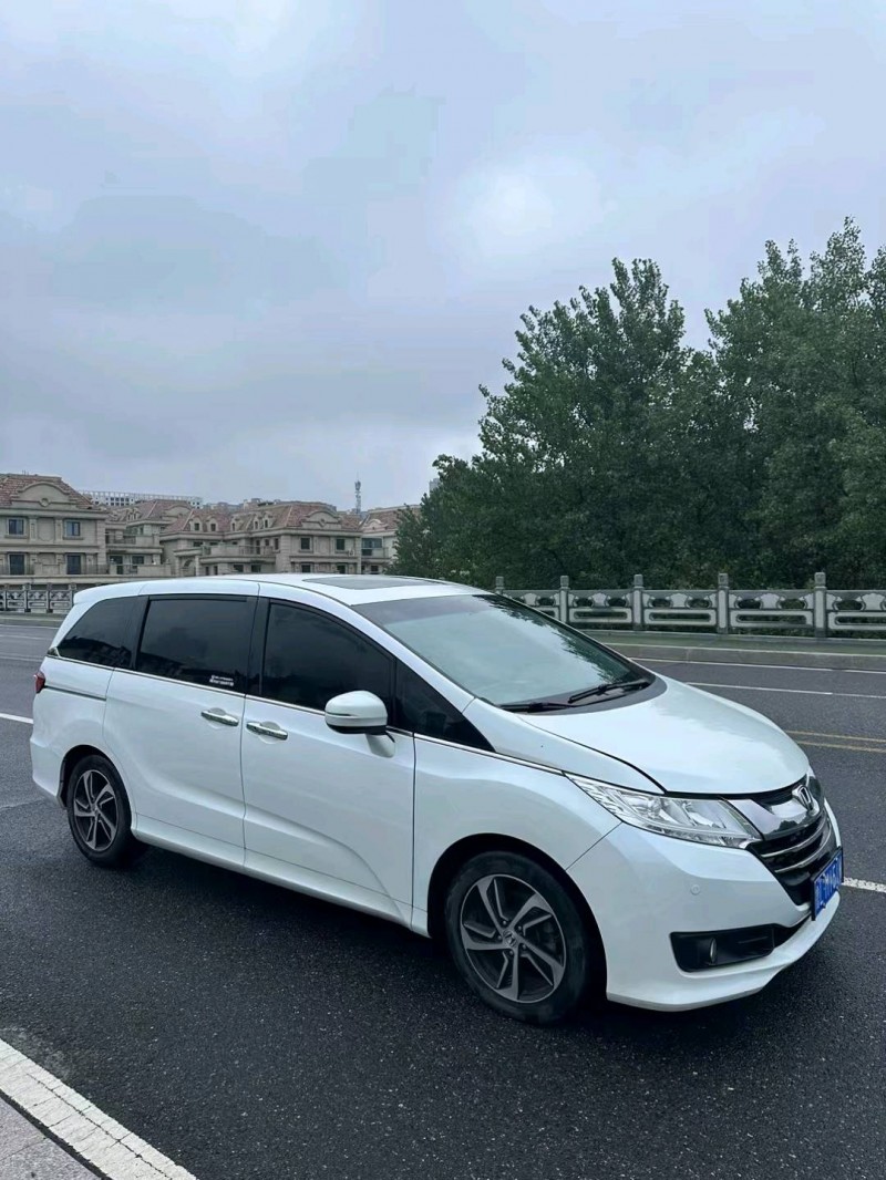 青岛17年本田奥德赛2