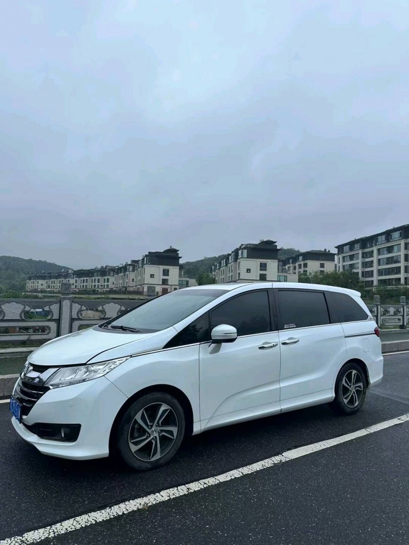 青岛17年本田奥德赛3