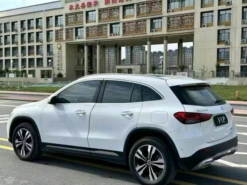 青岛22年奔驰GLA7