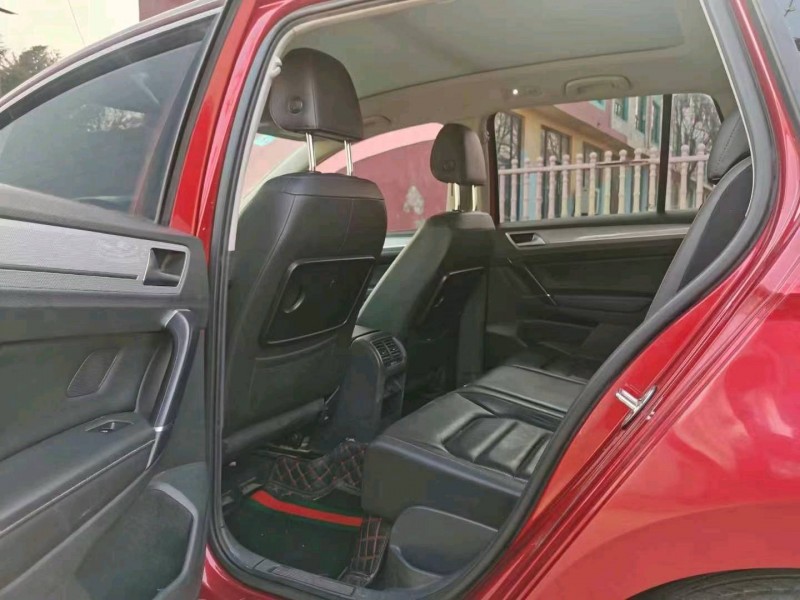 保定17年大众高尔夫·嘉旅4