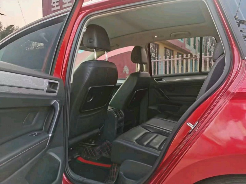 保定17年大众高尔夫·嘉旅5