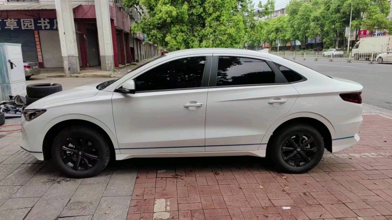 广州23年比亚迪E32