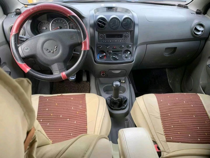深圳14年五菱汽車宏光4
