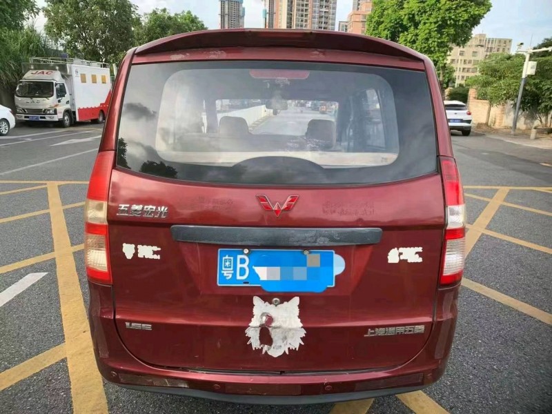 深圳14年五菱汽車宏光9