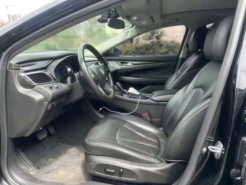 重庆17年别克君越3