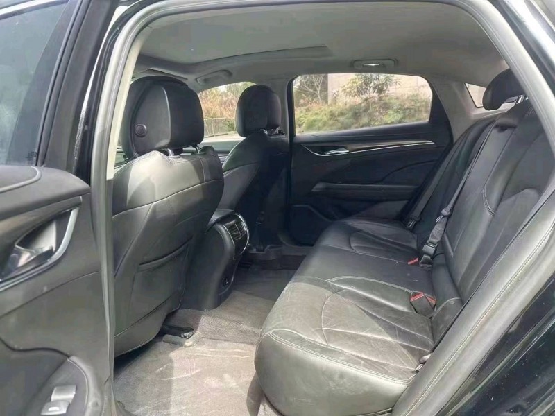 重庆17年别克君越6