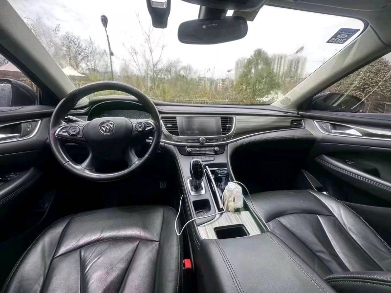 重庆17年别克君越8