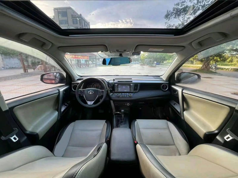 汕头17年丰田RAV4荣放7