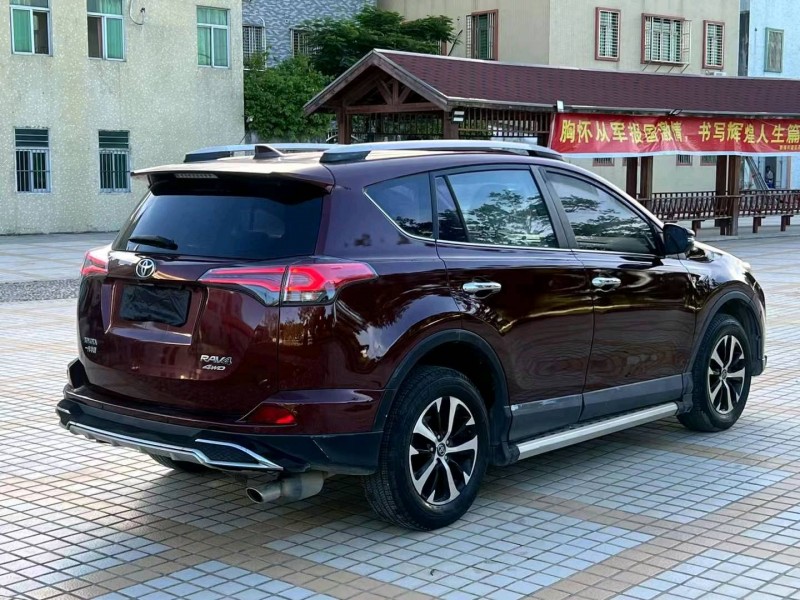 汕头17年丰田RAV4荣放8