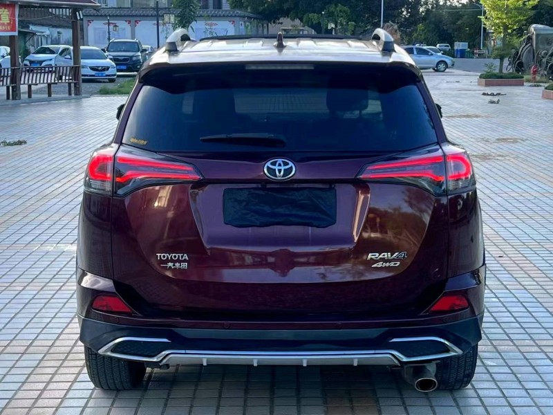 汕头17年丰田RAV4荣放9