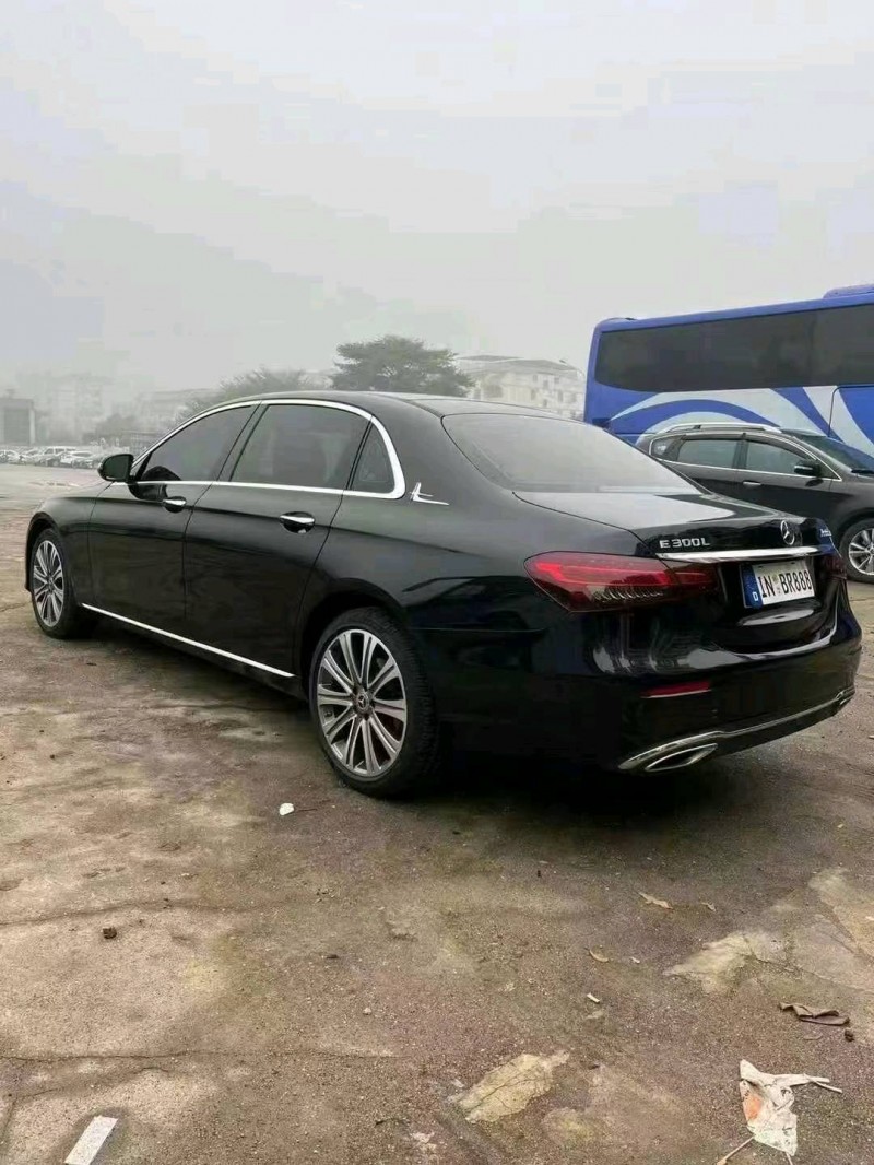广州21年奔驰E8