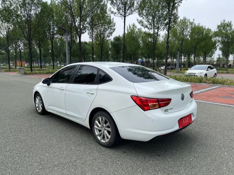 青岛18年别克威朗8