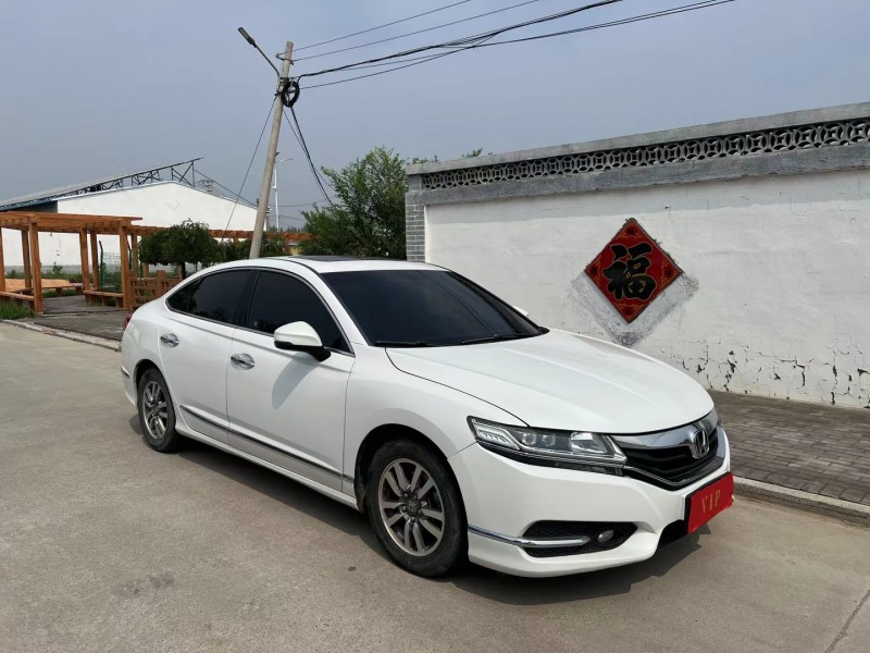 青岛16年本田思铂睿3