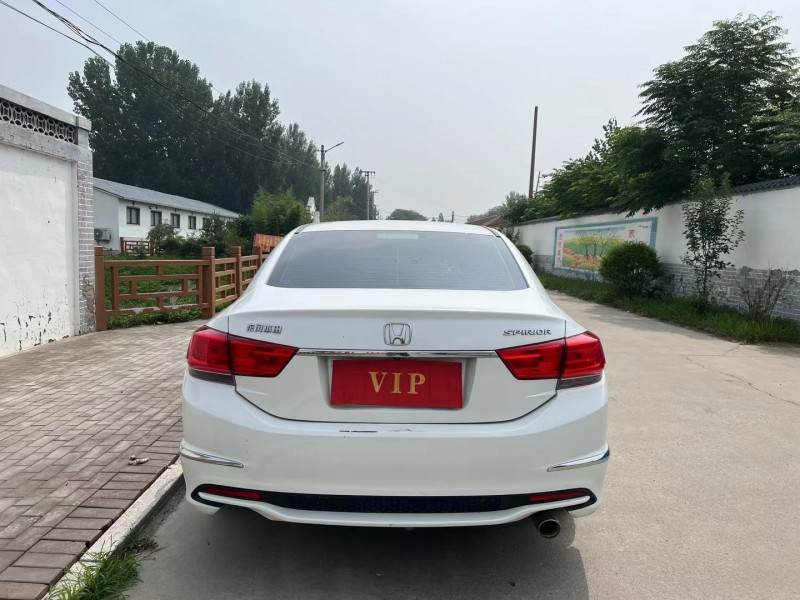 青岛16年本田思铂睿9