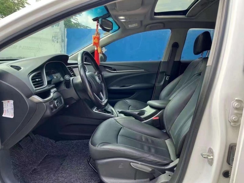 青岛19年别克英朗7