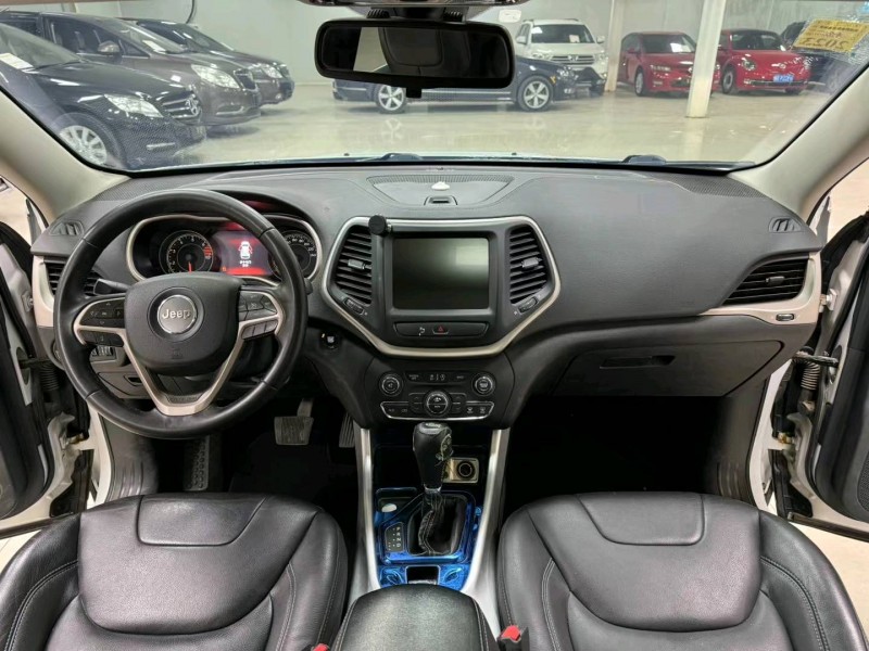 廊坊17年Jeep自由光5