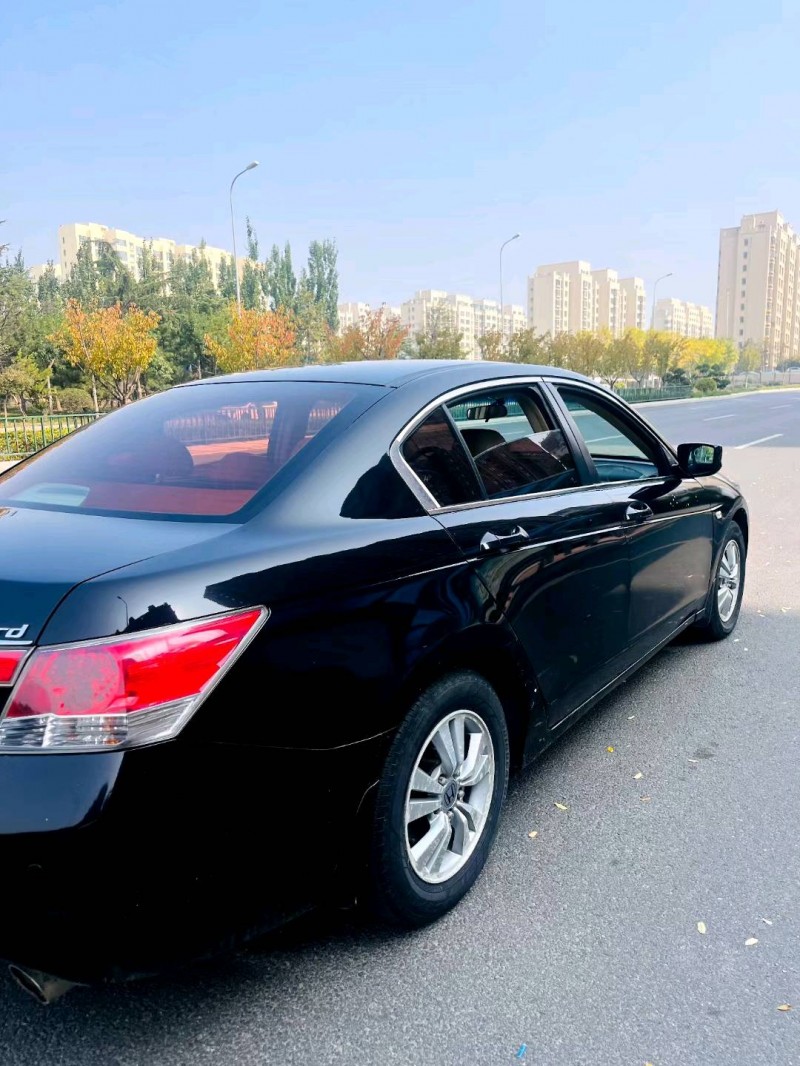 青岛10年本田雅阁3