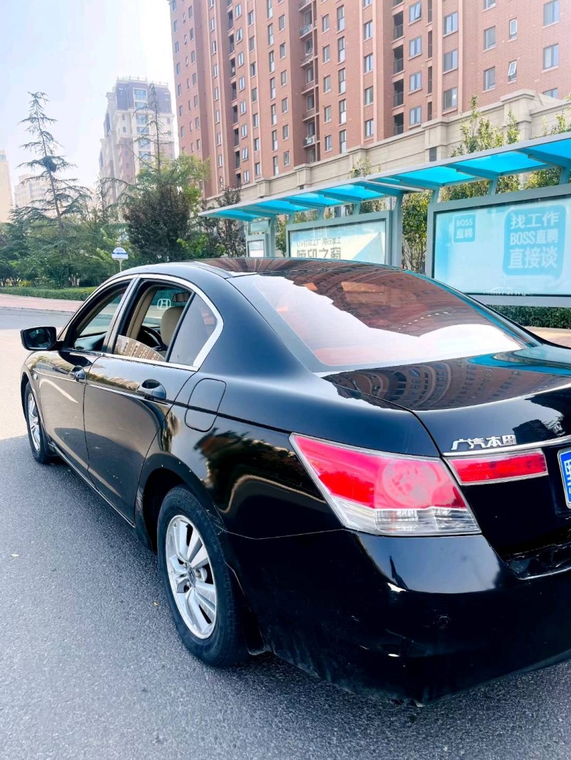 青岛10年本田雅阁5