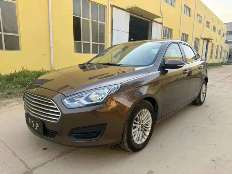 济宁17年福特福睿斯2