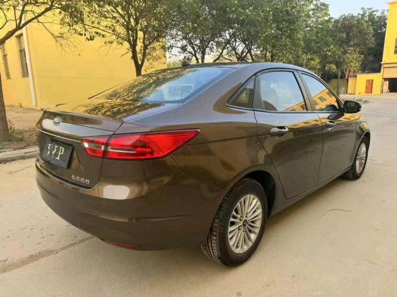 济宁17年福特福睿斯3