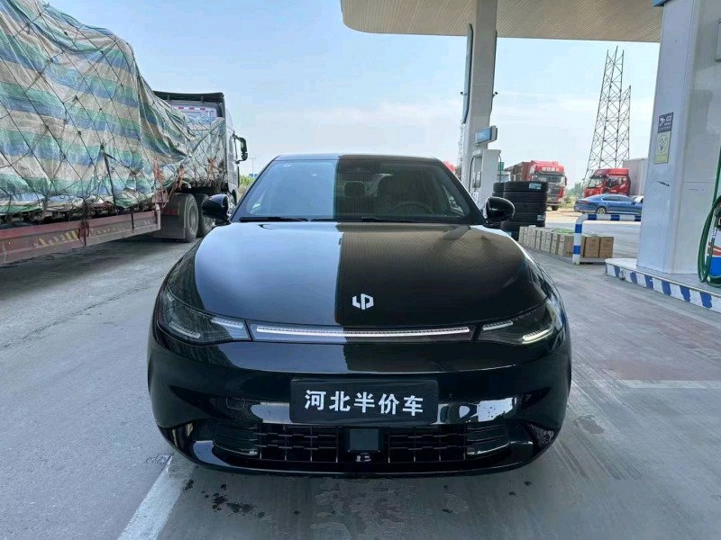 保定24年零跑汽車C011