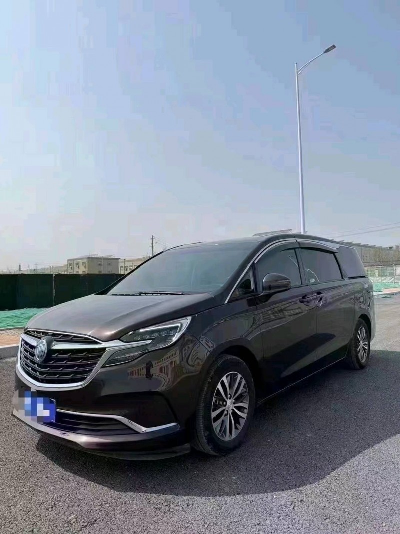 青岛22年别克GL82