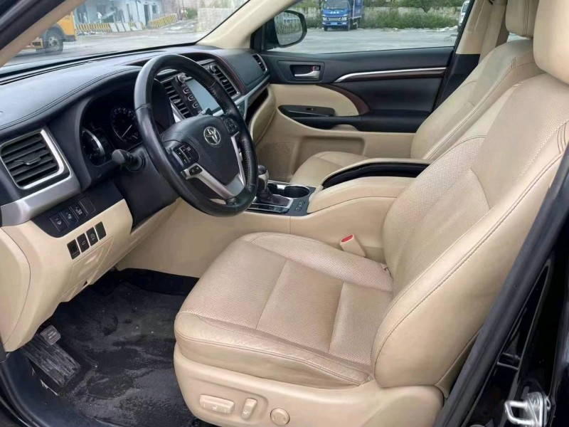 南宁16年丰田汉兰达4