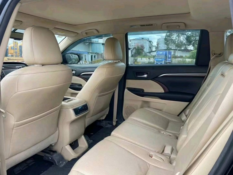 南宁16年丰田汉兰达6