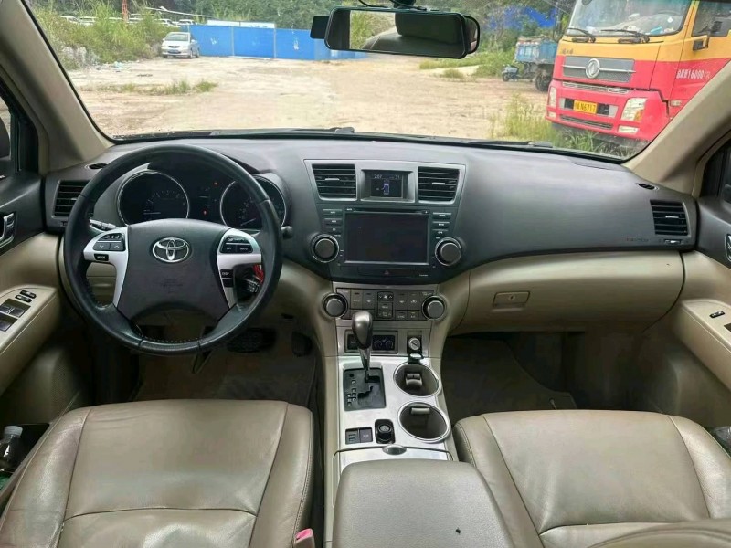 南宁13年丰田汉兰达5