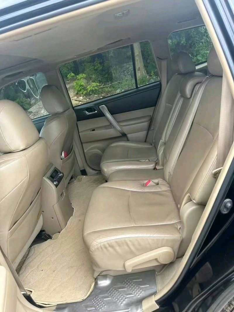 南宁13年丰田汉兰达6