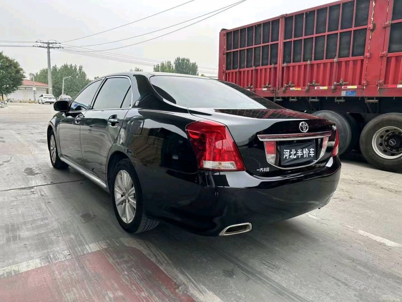 保定11年丰田皇冠8