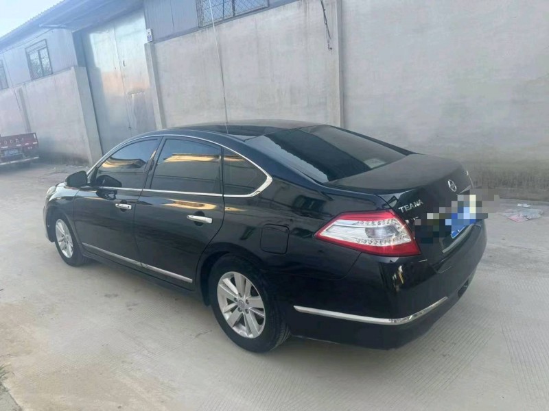 保定12年日产天籁5